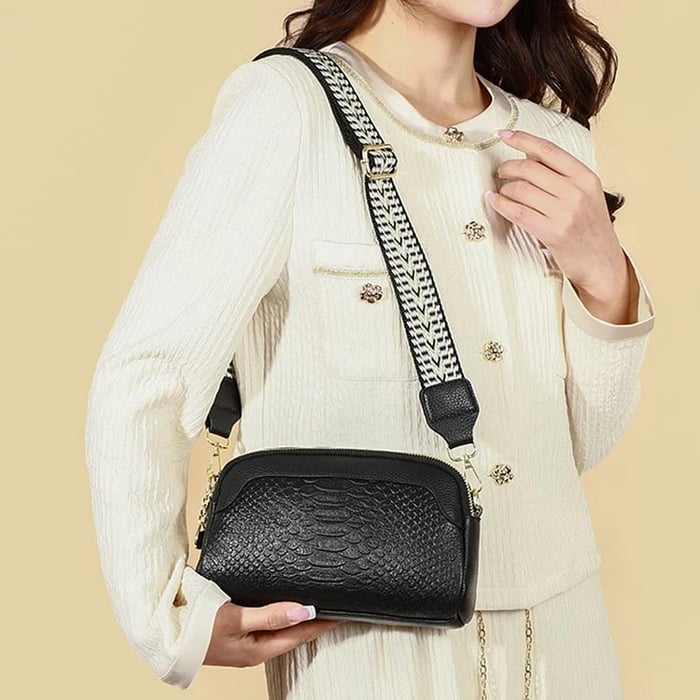 Allira – Croc-Pattern Mini Crossbody Bag