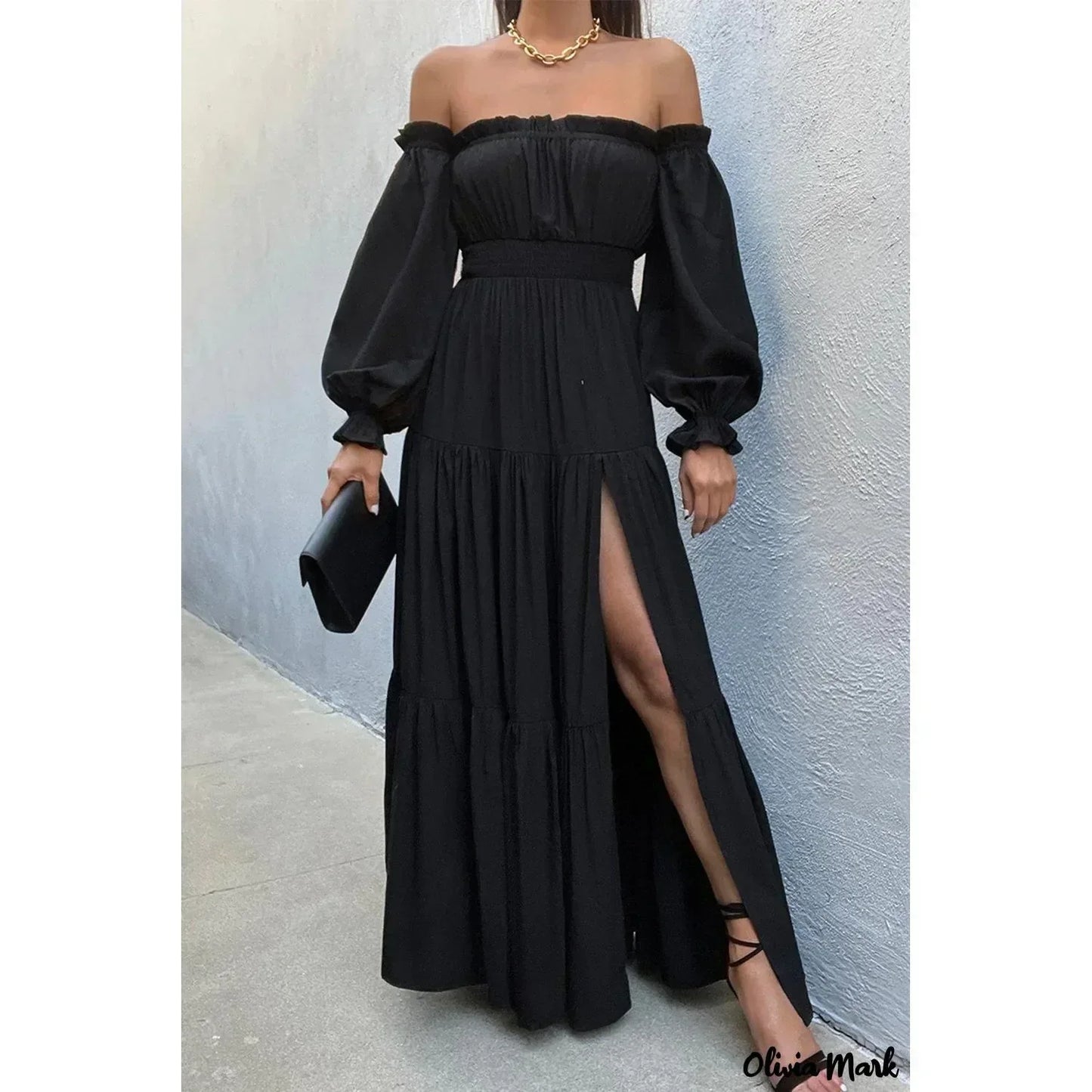 Elara – High-Slit Lace Evening Dress