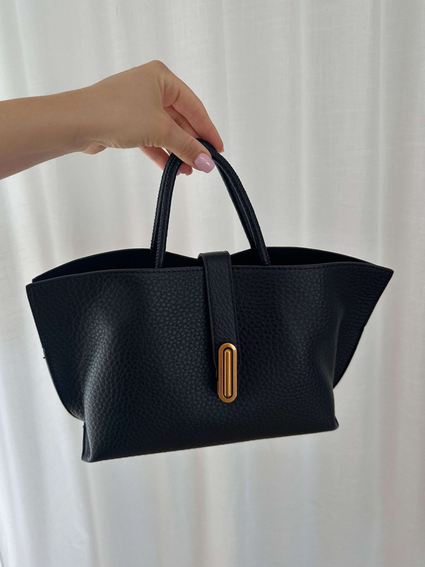 Livia – Elegant Tote Bag
