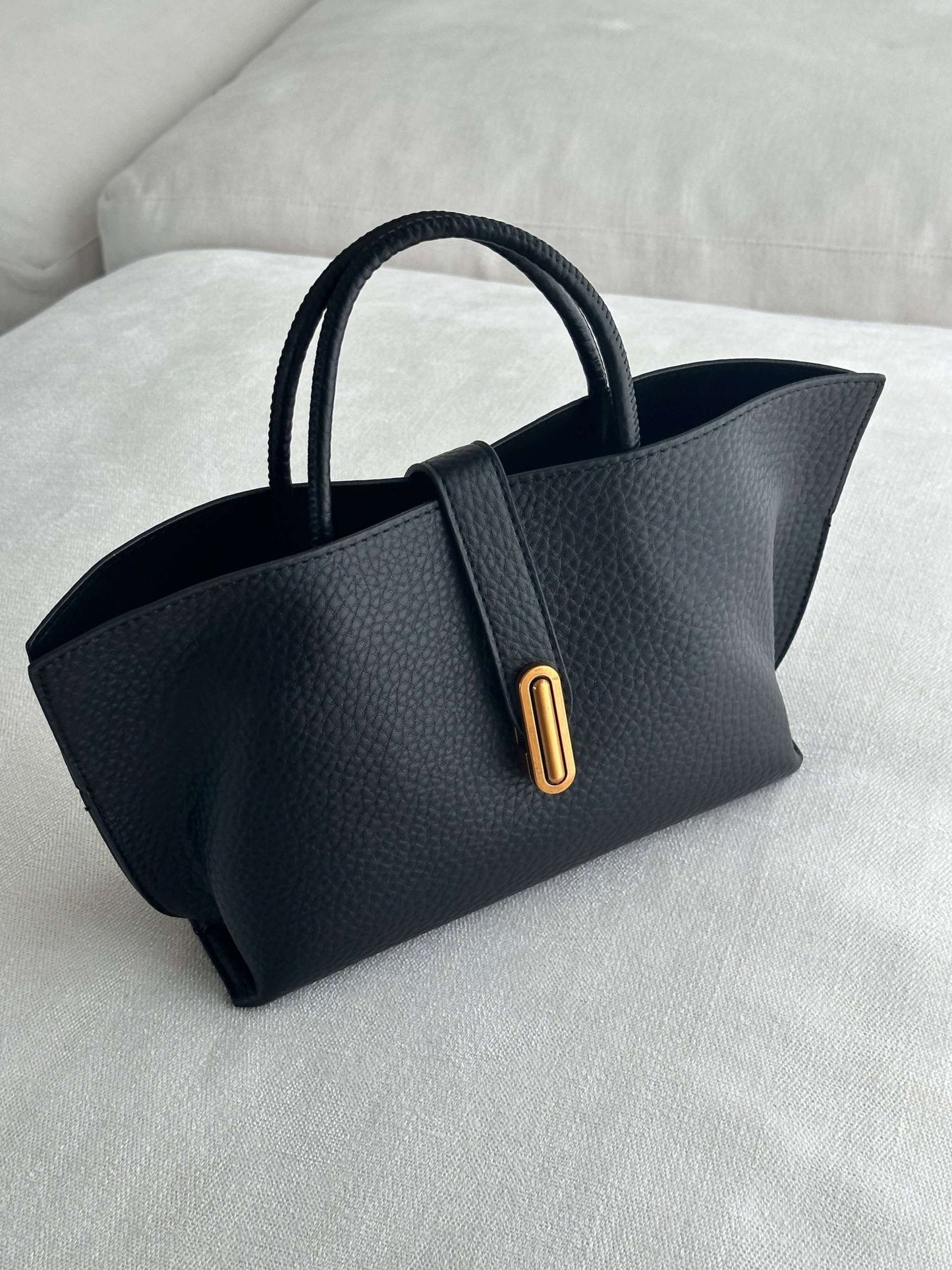 Livia – Elegant Tote Bag