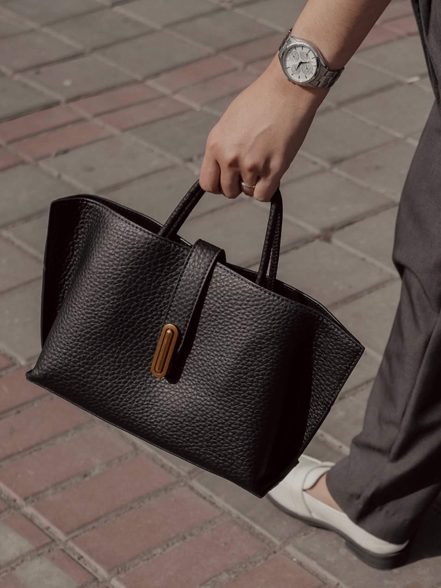 Livia – Elegant Tote Bag